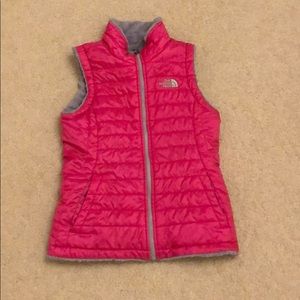 girls north face reversible vest